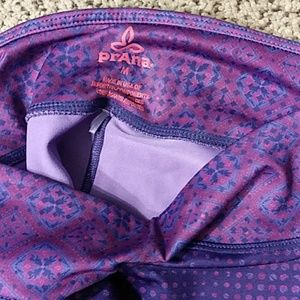 Prana Pants - Prana Roxanne Printed Capri Leggings Prana Pants - Prana Roxanne Printed Capri Leggings